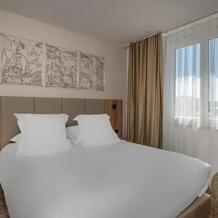 Hotel The Originals City, Harys